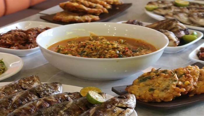 Restoran Manado Legendaris Ini Punya Menu Babi Rica dan Ayam Tinoransak